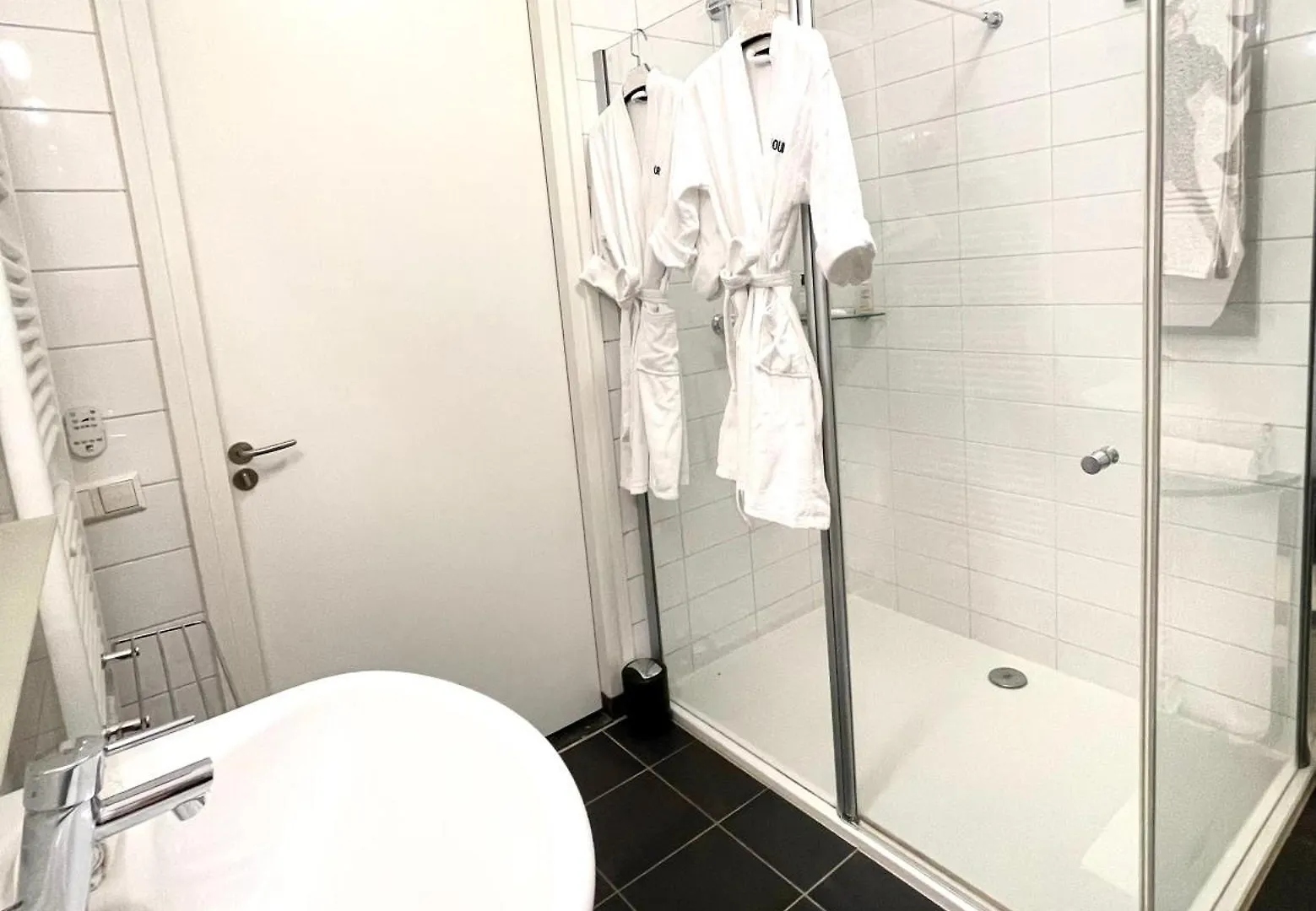 Luxury City Center Apartment With Canal View 1 Kingsize Bed And 1 Sleeping Sofa أمستردام