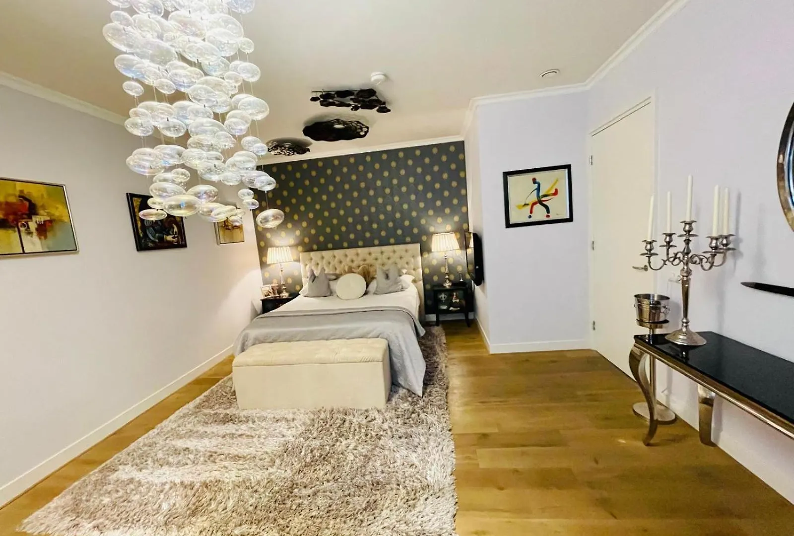 Luxury City Center Apartment With Canal View 1 Kingsize Bed And 1 Sleeping Sofa Amsterdam Nederländerna