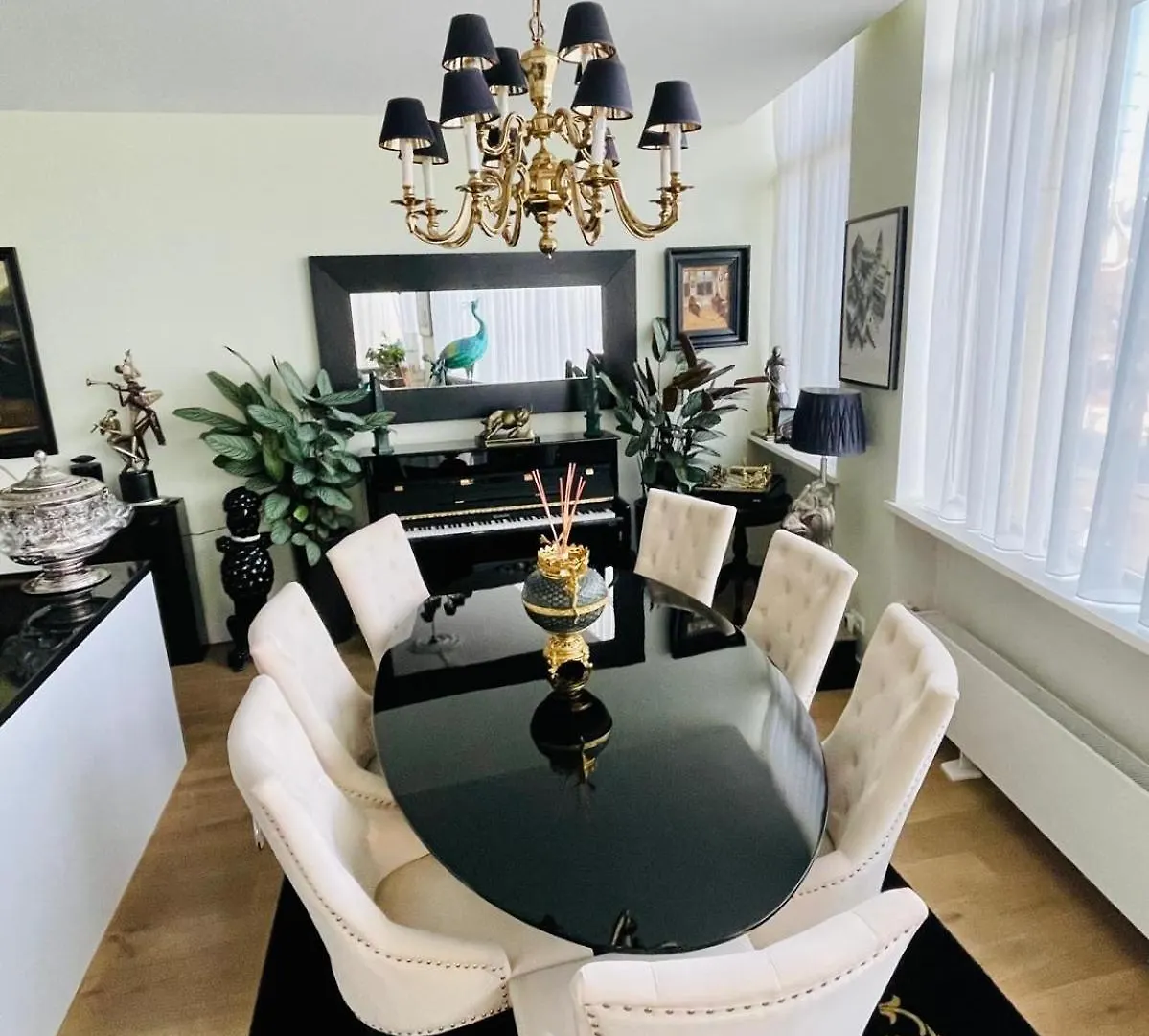 Luxury City Center Apartment With Canal View 1 Kingsize Bed And 1 Sleeping Sofa Amsterdam