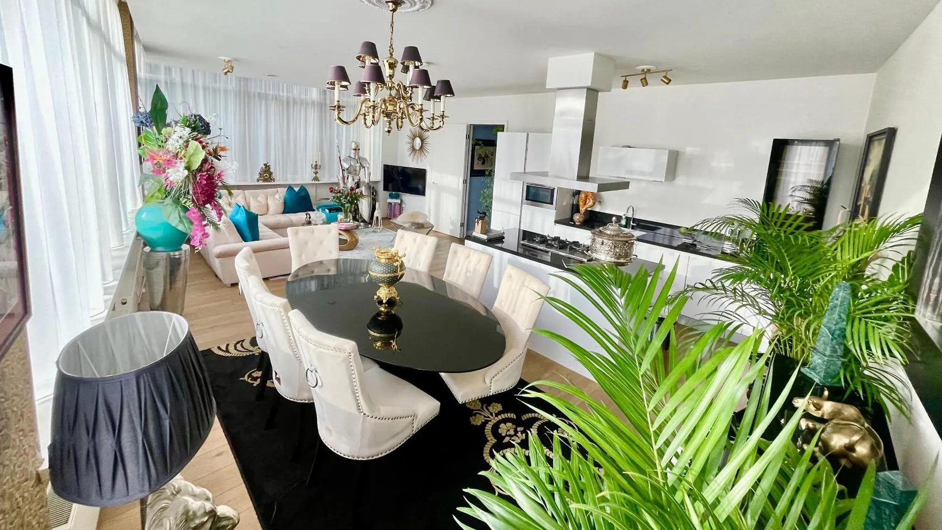 Luxury City Center Apartment With Canal View 1 Kingsize Bed And 1 Sleeping Sofa Amsterdam