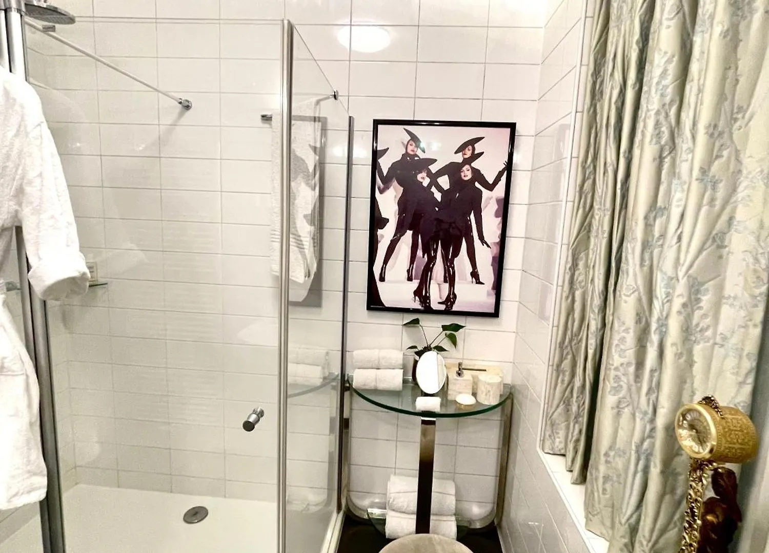 Luxury City Center Apartment With Canal View 1 Kingsize Bed And 1 Sleeping Sofa Amsterdam