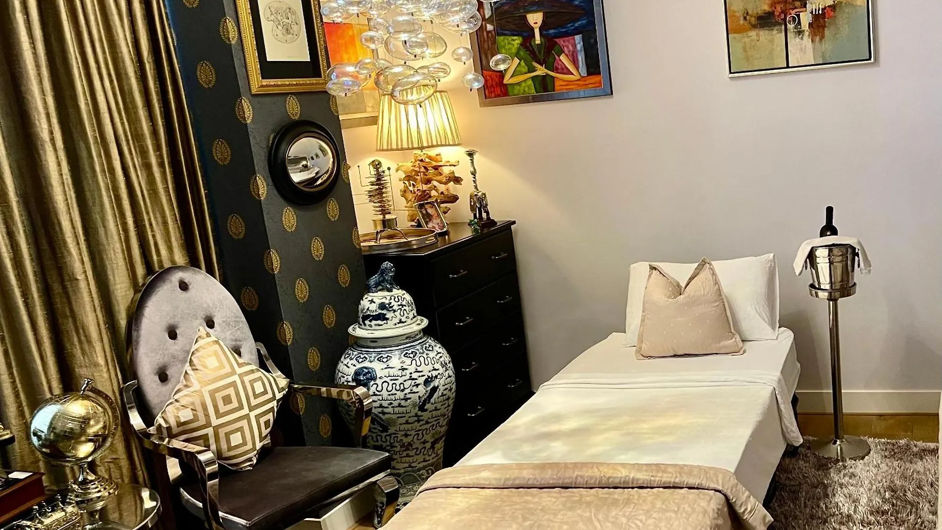 Luxury City Center Apartment With Canal View 1 Kingsize Bed And 1 Sleeping Sofa Amsterdam Nederländerna